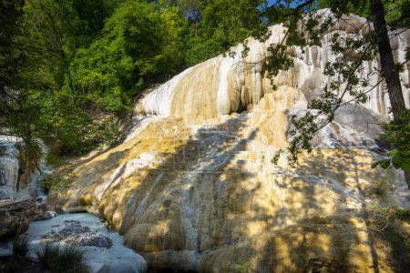 Téléchargez les photos : Les thermes de la cascade de San Filippo - Italie - en image libre de droit