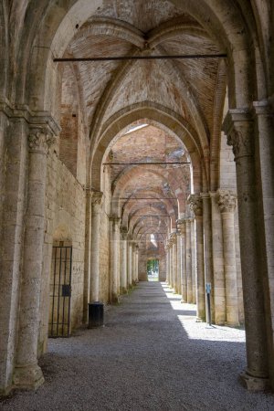 Ruinen der Abtei von San Galgano - Italien