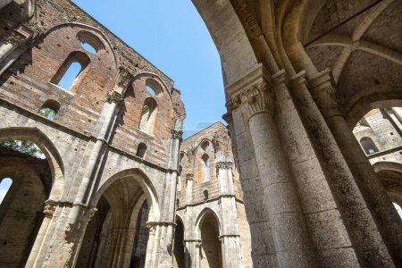 Ruinen der Abtei von San Galgano - Italien