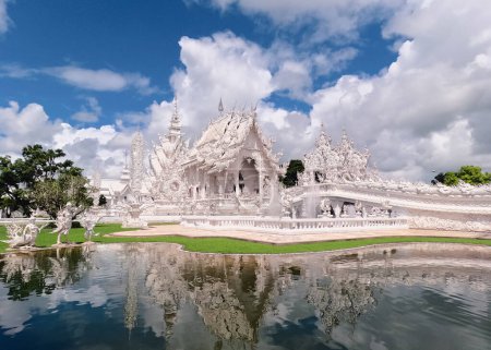 Téléchargez les photos : Temple blanc ou Wat Rong Khun à Chiang Rai Thaïlande - en image libre de droit