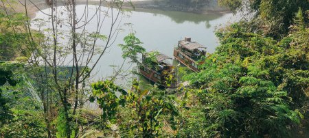 Großaufnahme von Hausbooten des Rangamati-Bezirks auf dem Kaptai-See