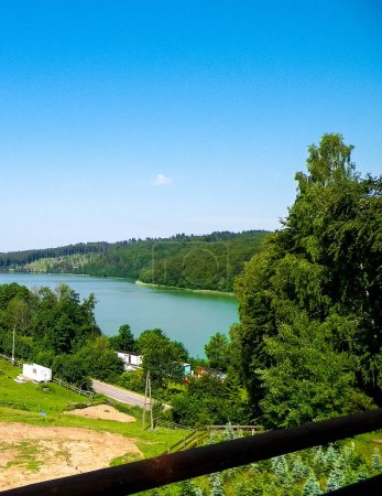 Foto de Increíble vista del lago Ostrzyckie en Kolano, región de Kashubia, Polonia. Concepto de viaje y naturaleza. - Imagen libre de derechos