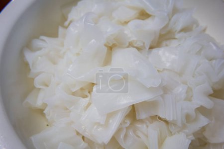 Foto de Un tazón de fideos de arroz fresco y blanco, fideos Chencun - Imagen libre de derechos