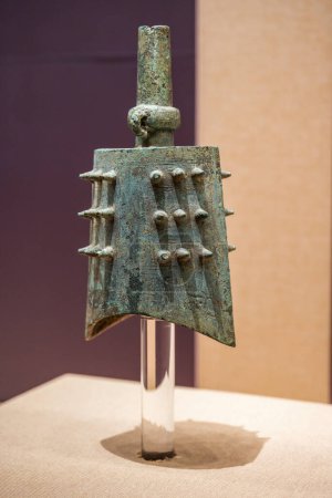 Foto de Instrumento musical de campanilla de bronce chino antiguo primer plano - Imagen libre de derechos