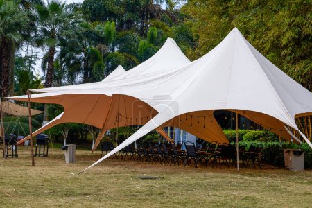 Verschiedene Vordächer für das Outdoor-Zelten