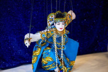 Téléchargez les photos : Théâtre de marionnettes dans la culture d'Asie du Sud-Est - en image libre de droit