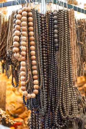 Nahaufnahme von exquisiten buddhistischen Perlen Armband