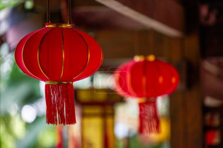 Festliche rote Laternen zum chinesischen Neujahr in Großaufnahme