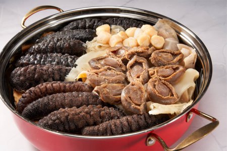 A pot of sumptuous and luxurious Chinese New Year Poon Choi, delicacies from both mountains and seas