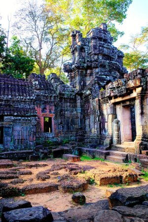 Téléchargez les photos : Photograph featuring the famous stone remnants of ancient temples located in the forests of Cambodia, Banteay Kdei. - en image libre de droit