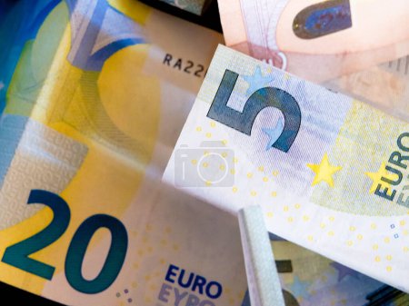 Textura de dinero. Primer plano de euros, haciendo hincapié en la calidad de impresión y el diseño.