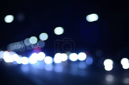 Téléchargez les photos : Photo de lumières dans la ville la nuit - en image libre de droit