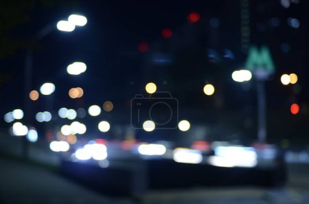 Foto de Foto de semáforos en la ciudad por la noche - Imagen libre de derechos