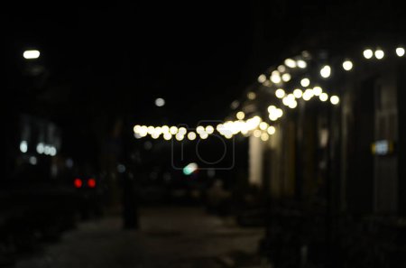 Téléchargez les photos : Fond flou de lumières dans la ville - en image libre de droit