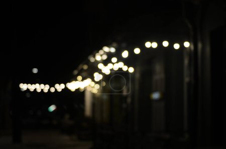 Téléchargez les photos : Lumières floues dans la nuit - en image libre de droit