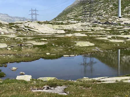 Téléchargez les photos : Atmosphère estivale sur les lacs sans nom de la région alpine suisse du col du Saint-Gothard (Gotthardpass), Airolo - Canton du Tessin (Tessin), Suisse (Schweiz)) - en image libre de droit