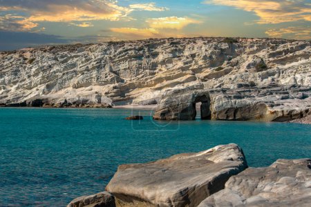 Turquie - District d'Izmir-cesme ; Coucher de soleil sur la plage de Delikli Bay, l'une des belles plages d'Alacati