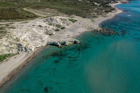 Téléchargez les photos : Une des belles plages d'Alacati, plage de Delikli Bay, dans le district de Cesme - en image libre de droit