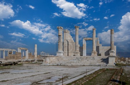 Téléchargez les photos : Ruines romaines dans l'ancienne ville de Laodicée en Turquie - Denizli, Asie Mineure - en image libre de droit