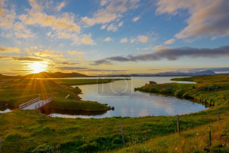 Voyage en Islande - au-dessus de la vue sur la Silfra Fissure dans la vallée du parc national de Thingvellir en automne