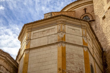 Téléchargez les photos : Détail extérieur de l'une des chapelles de la Basilique de la Pursima Concepcion à Yecla, Région de Murcie, Espagne - en image libre de droit