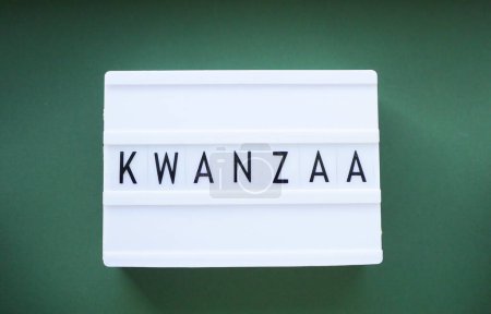 Glücklicher Kwanzaa-Gruß. Schwarze Geschichte. Afrikanische Kultur 