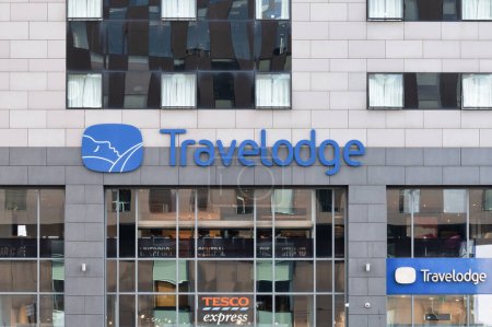 Photo pour Liverpool, Royaume-Uni- Sept 7, 2022 : The Travelodge Hotel in Liverpool Angleterre - image libre de droit