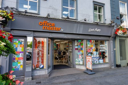 Téléchargez les photos : Waterford, Irlande- 17 juillet 2023 : Magasin Office master.ie à Waterford Irlande - en image libre de droit