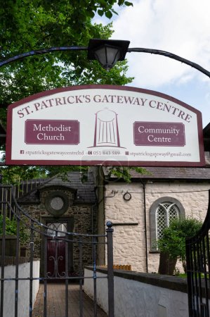Foto de Waterford, Irlanda- 17 de julio de 2023: La entrada al St. Patrick 's Gatway Centre en Waterford Irlanda - Imagen libre de derechos