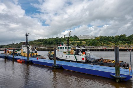Foto de Waterford, Irlanda- 17 de julio de 2023: Remolcadores amarrados en el Puerto de Waterford - Imagen libre de derechos