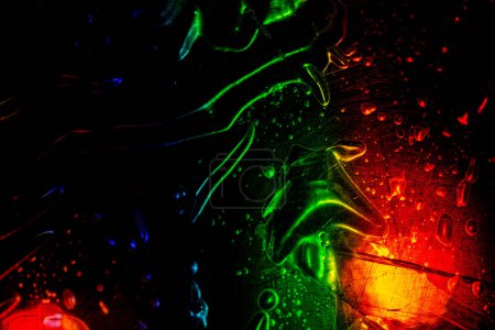 Bunte abstrakte Abbildung der Luftpolsterfolie mit Blase und Kratzspuren unter farbigem Licht