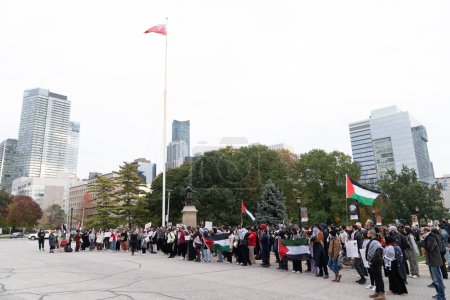 Téléchargez les photos : Toronto, Canada - 18 octobre 2023 : Rassemblement de Toronto : Les Palestiniens cherchent une intervention mondiale au milieu du conflit. Photo de haute qualité - en image libre de droit