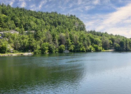 Foto de Lake Mohonk, parte de Mohonk Mountain House, al norte del estado de Nueva York en New Paltz. - Imagen libre de derechos