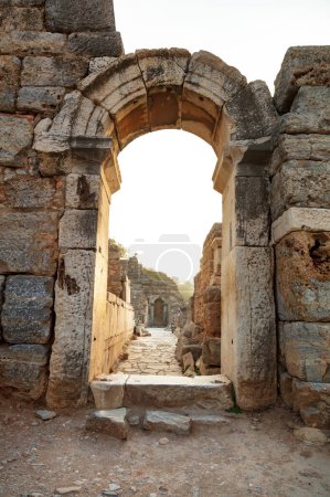 Antiker griechischer Bogen in der antiken Stadt Ephesus. Ägäis-Küste der Türkei
