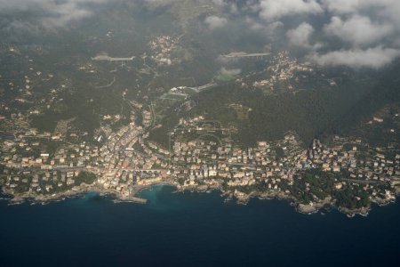 Foto de Bogliasco village genoa italia vista aérea paisaje terrestre desde avión costa costera - Imagen libre de derechos
