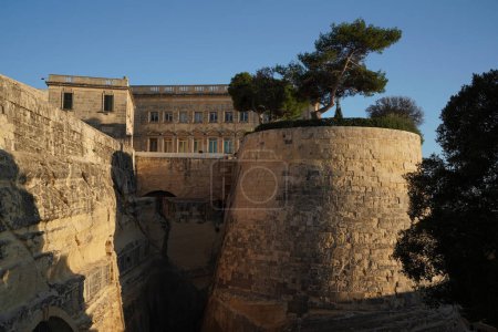 Foto de Malta la valletta casas históricas al atardecer - Imagen libre de derechos