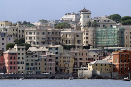 Foto de El hermoso pueblo de Boccadasse en Génova vista desde el mar - Imagen libre de derechos