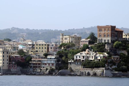 Foto de El hermoso pueblo de Boccadasse en Génova vista desde el mar - Imagen libre de derechos