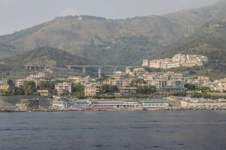 Foto de El hermoso pueblo de Sturla en Génova vista desde el mar - Imagen libre de derechos
