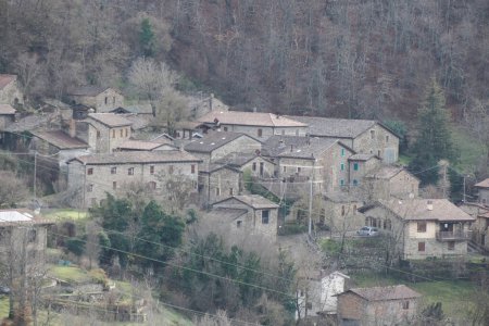 Téléchargez les photos : Old frassinedolo medieval village house in valley around Bismantova stone near castelnovo ne monti(Italy) - en image libre de droit