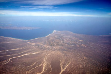 La costa del mar de Cortés en baja california sur mexico vista aérea desde el panorama del avión