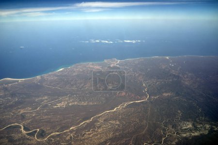 La costa del mar de Cortés en baja california sur mexico vista aérea desde el panorama del avión