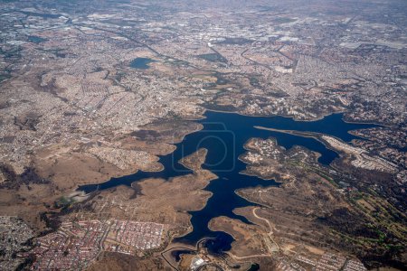 Téléchargez les photos : Le lac lerma vue aérienne du Mexique panorama de l'avion - en image libre de droit