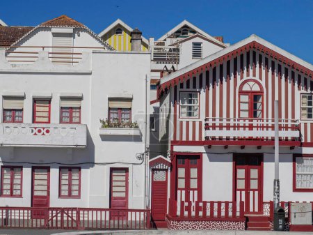 Casas pintadas a rayas en Playa Praia Costa Nova do Prado en Aveiro, Portugal