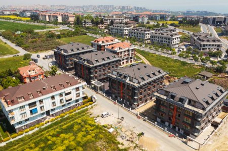 Téléchargez les photos : Nouveaux bâtiments dans la région de Beylikduzu, Istanbul. nouvelles maisons dans le district de Beylikduzu, dinde. construction de nouveaux bâtiments pour les citoyens étrangers et turcs à Istanbul - en image libre de droit