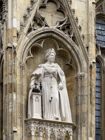 Photo for New statue of the late Queen Elizabeth II on the exterior of York Minster in the city of York, England. - Royalty Free Image