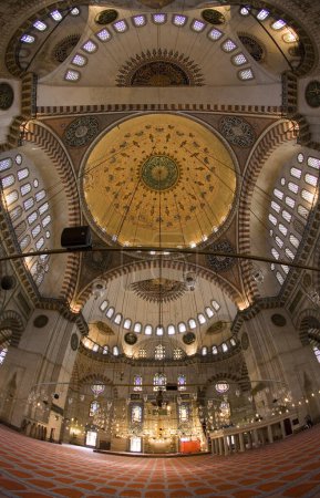Foto de Interior de la Mezquita Suleymaniye en la ciudad de Estambul, Turquía. - Imagen libre de derechos
