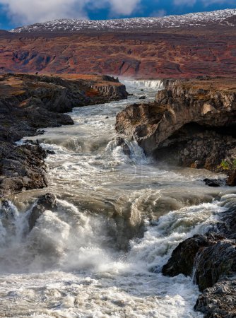 Foto de El río Skjalfandafljot y Godafoss cascada y rápidos en el norte de Islandia. - Imagen libre de derechos