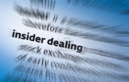 Insider Dealing es la práctica ilegal de operar en la bolsa de valores en beneficio propio al tener acceso a información confidencial.
.