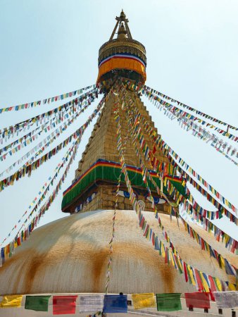 Boudhanath Stupa bouddhiste (Bouddha) dans la ville de Katmandou au Népal. Le stupa et les temples environnants sont un site du patrimoine mondial de l'UNESCO..